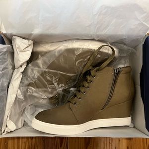 NBW. Women’s Caslon Axel Wedge Sneaker (Size 8)